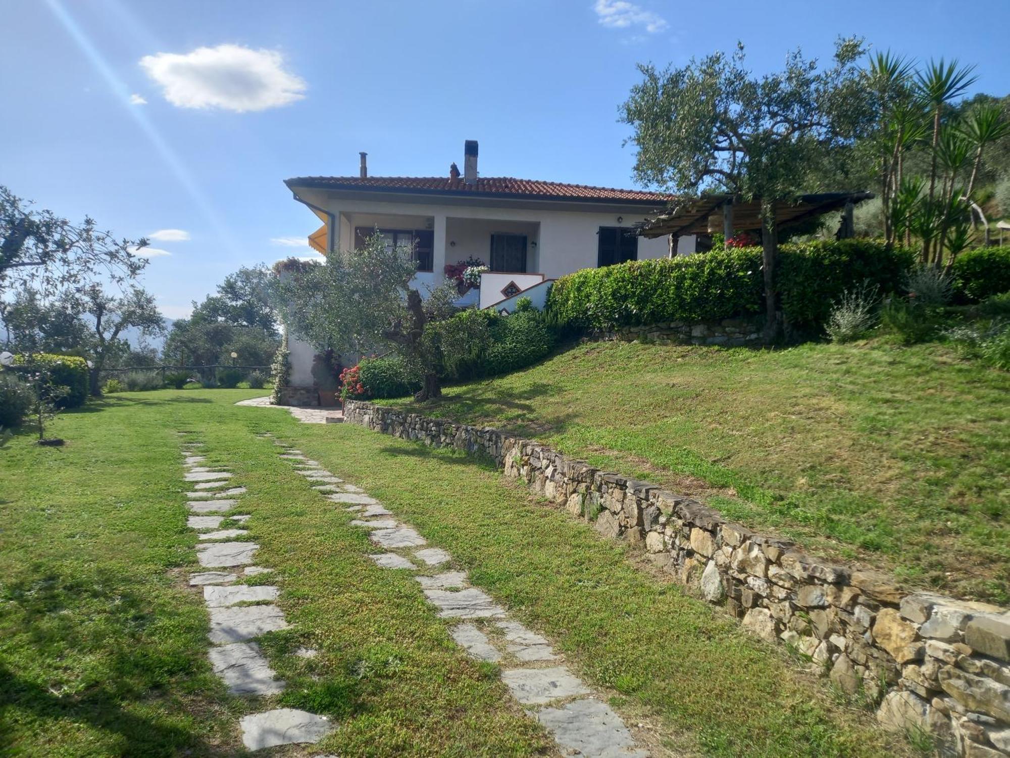 Il Colle Della Brina Hotel Sarzana Luaran gambar